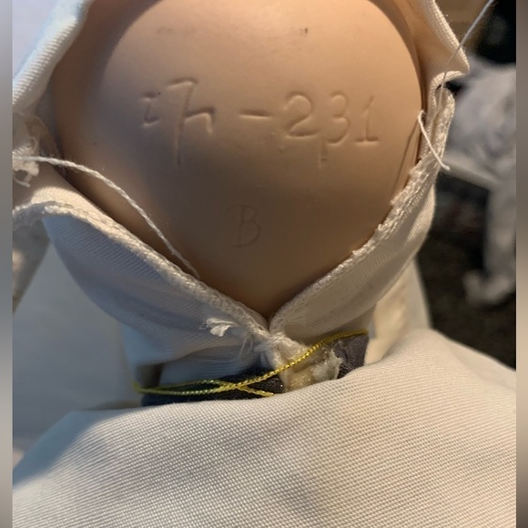 Kingstate Corp Sister Mercy Porcelain doll, with windup music box in back - Picture 5 of 10